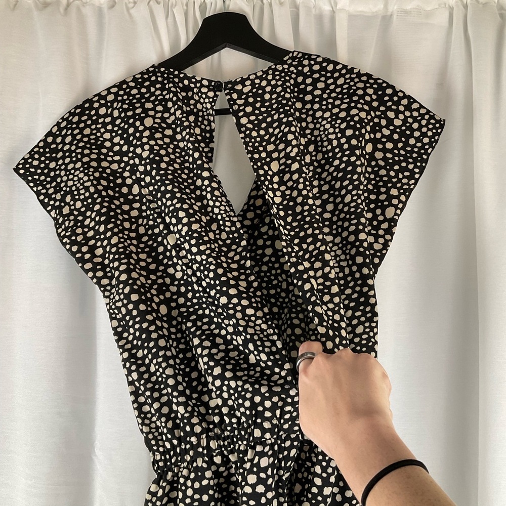 Black and Tan Tie Romper with Open Back - Picture 4 of 5